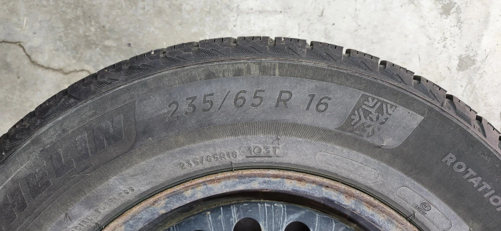 Michelin X-Ice Snow Tires 235/65R16 - photo 2