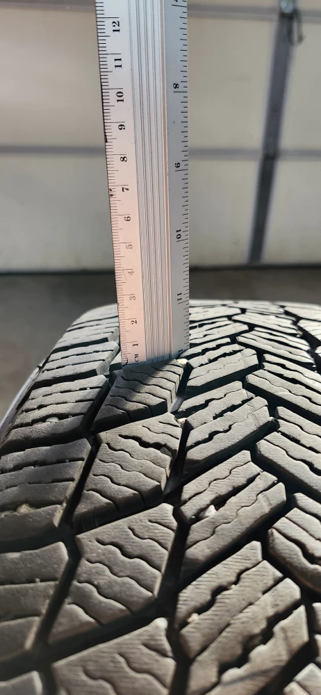 Michelin X-Ice Snow Tires 235/65R16 - photo 4