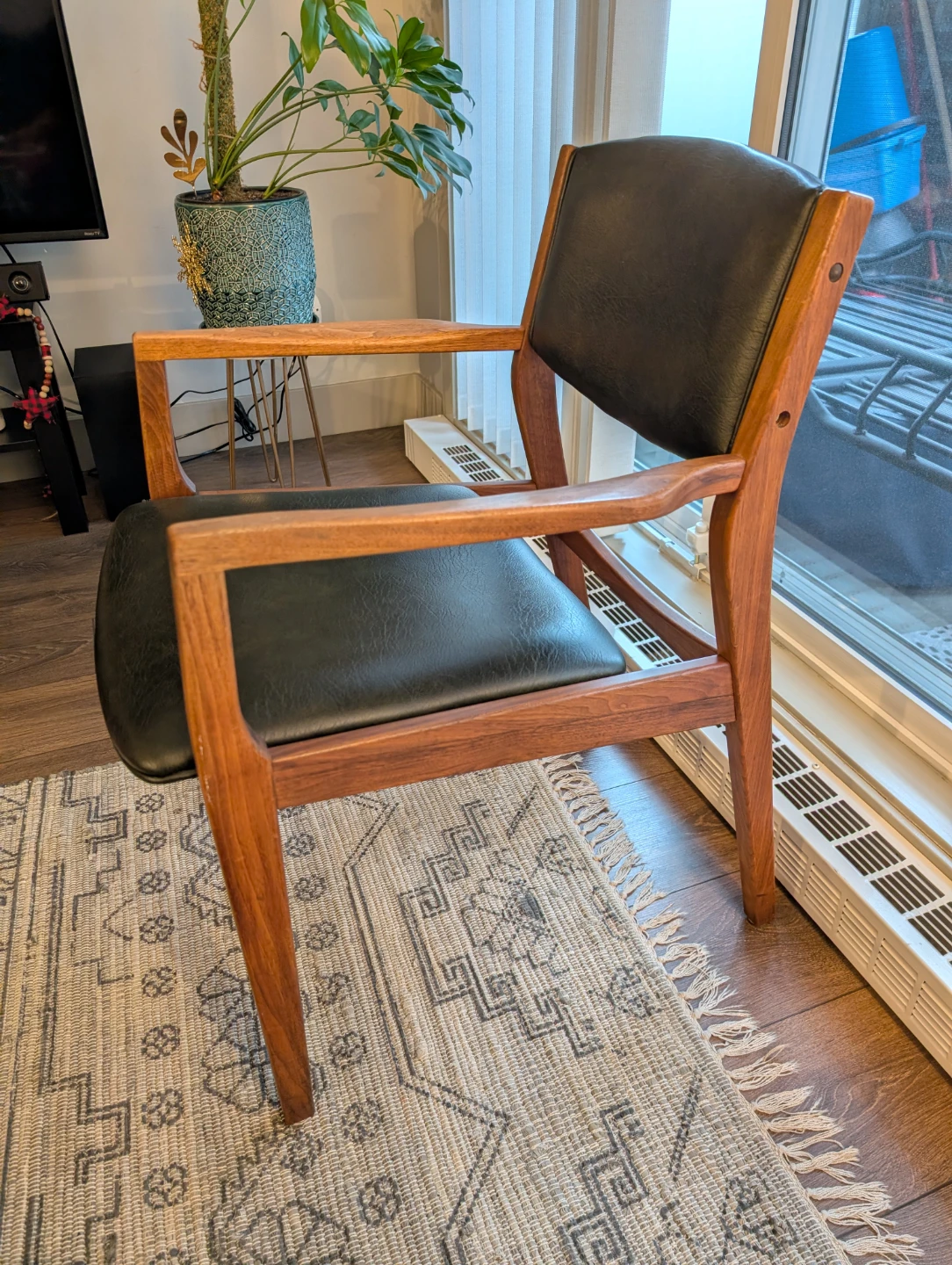Accent chair