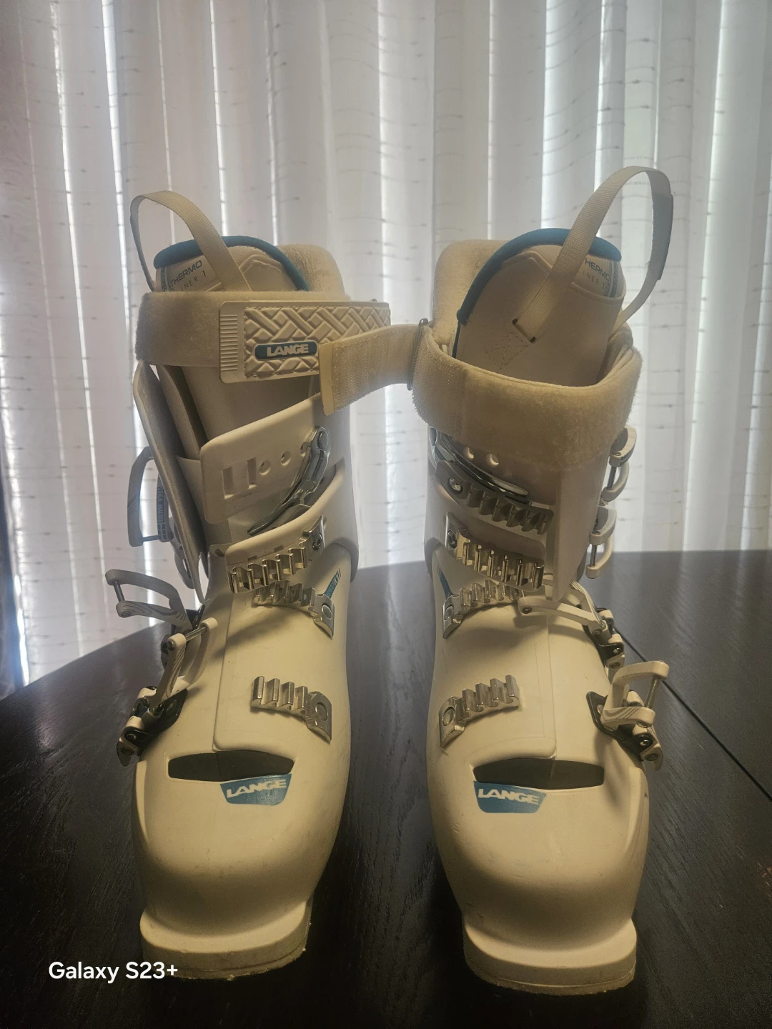 Lange Ski Boots - Size 25.5