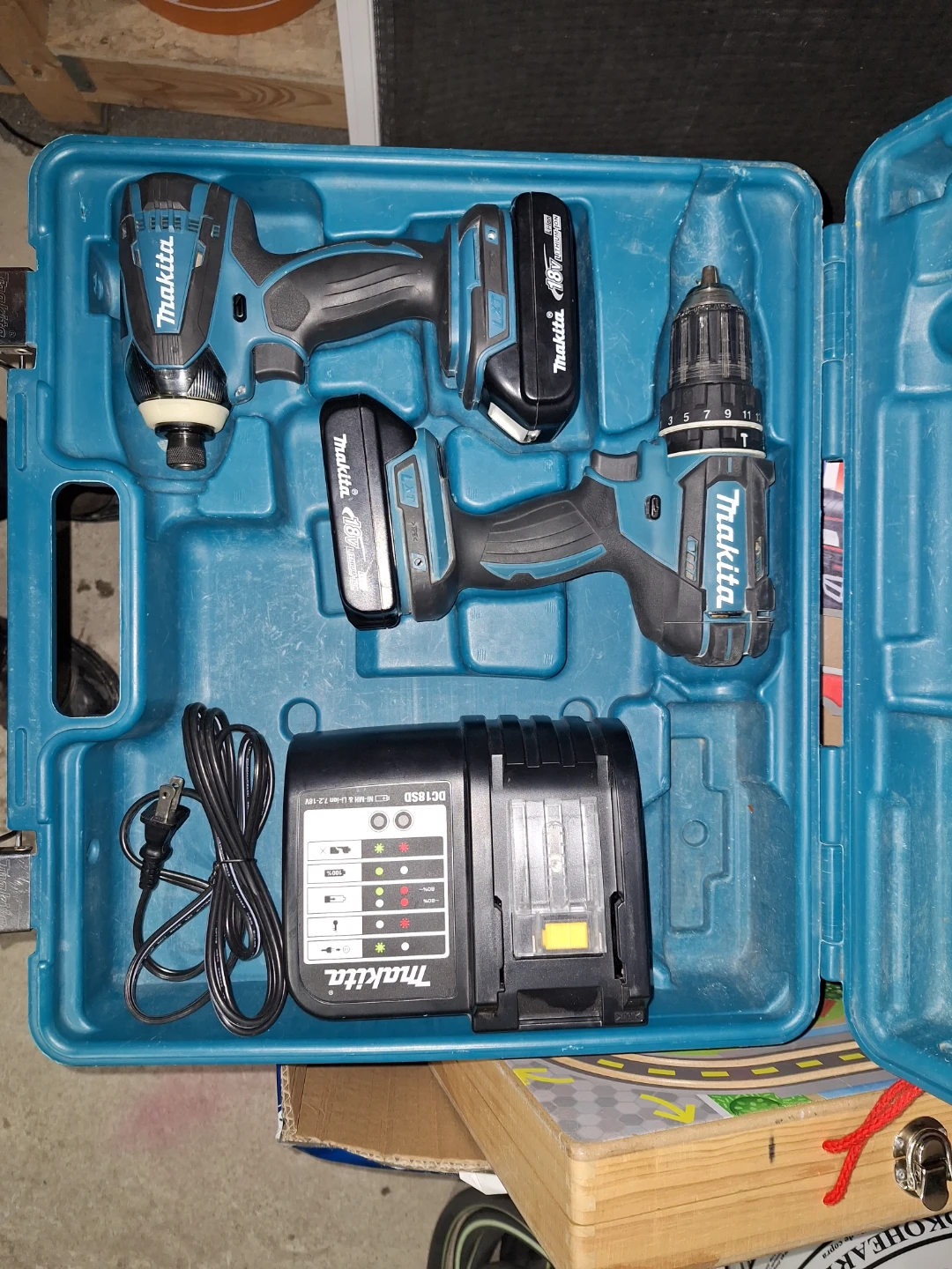 Makita Drill and Impact Driver Combo Kit