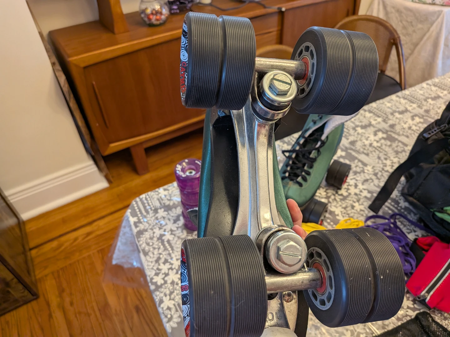 Dominion Roller Skates with E xtra Wheels & tools - photo 4