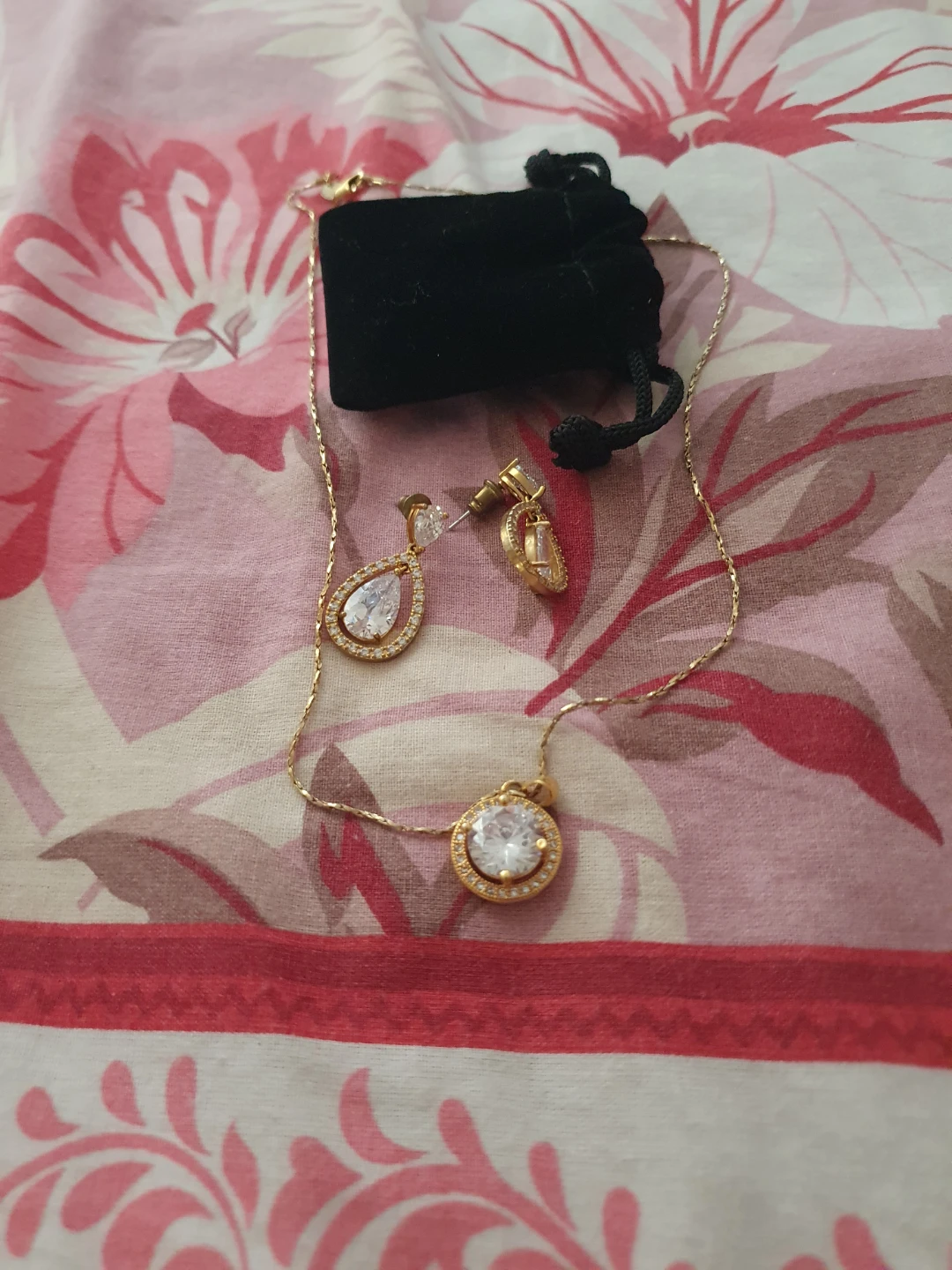 Gold-tone necklace and earring set with clear crystals - photo 2