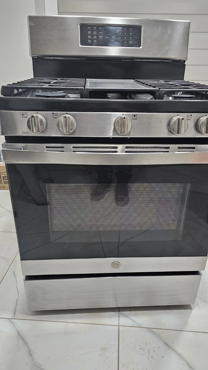 GE Stainless Steel Gas Range - photo 4