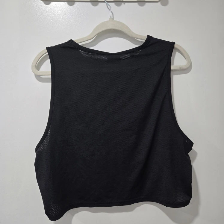 Gymshark Black Sleeveless Crop Top - photo 3