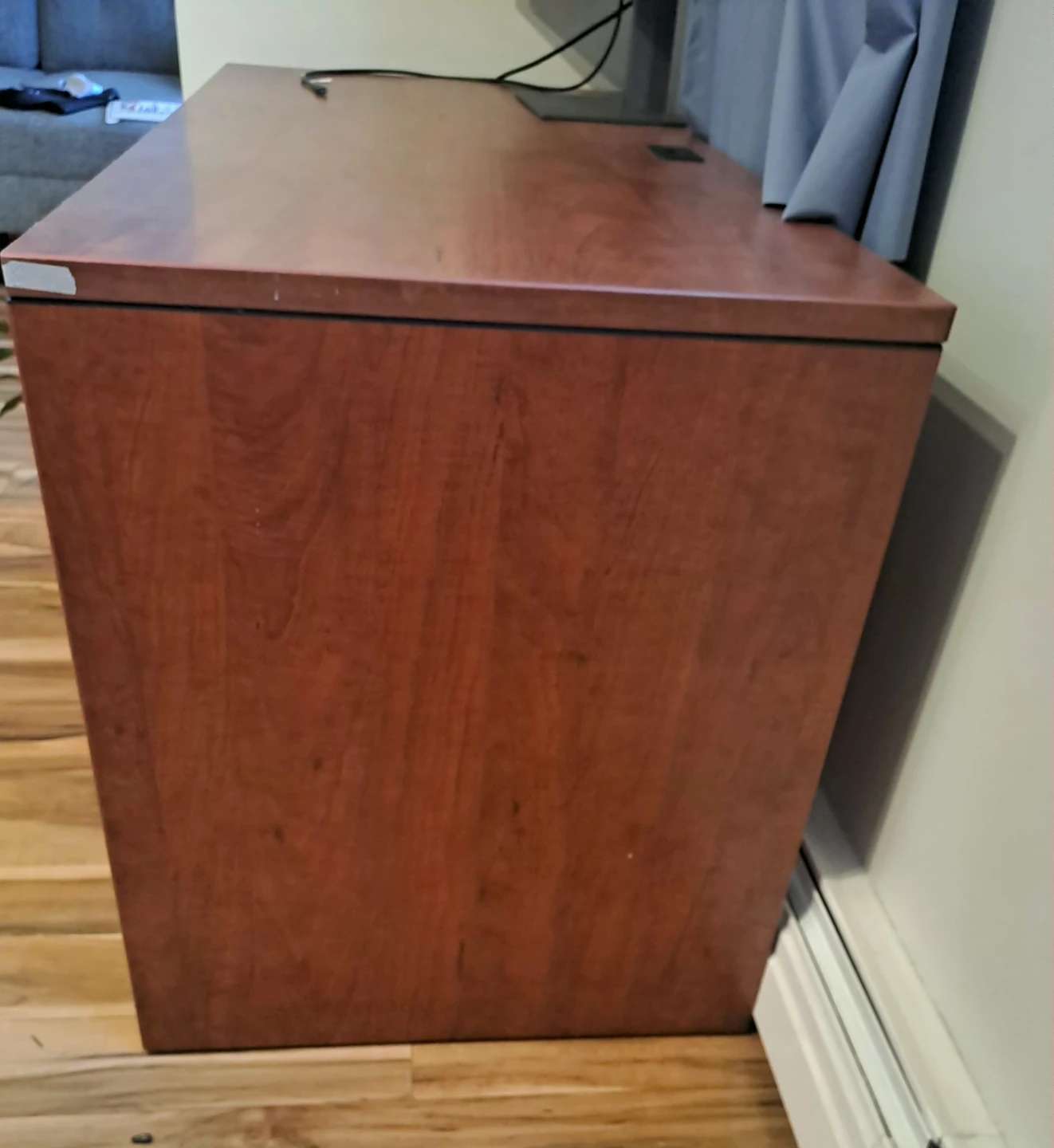 Desk - photo 2