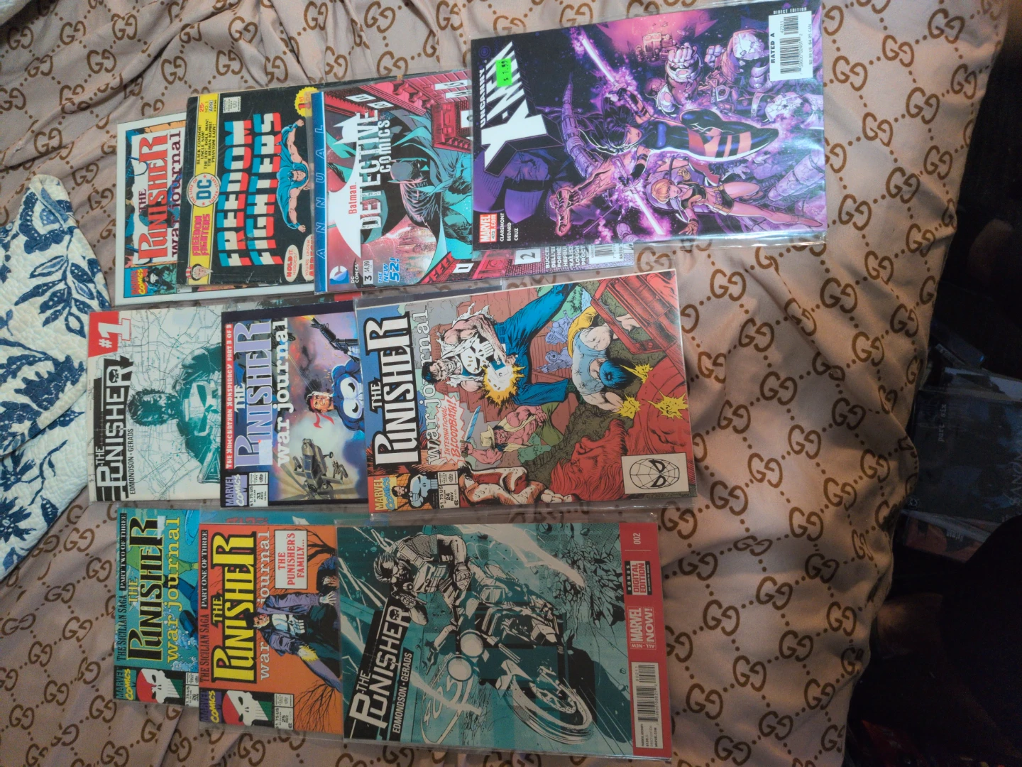 Mixed Lot of Comic Books - DC & Marvel 140 comics - photo 3