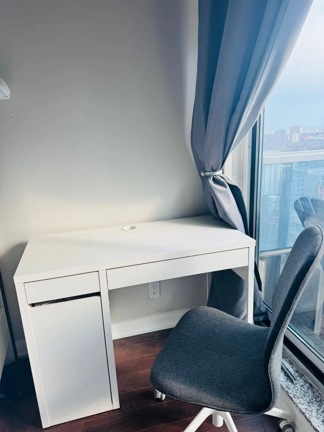 IKEA White Desk and Grey Office Chair Set - photo 3