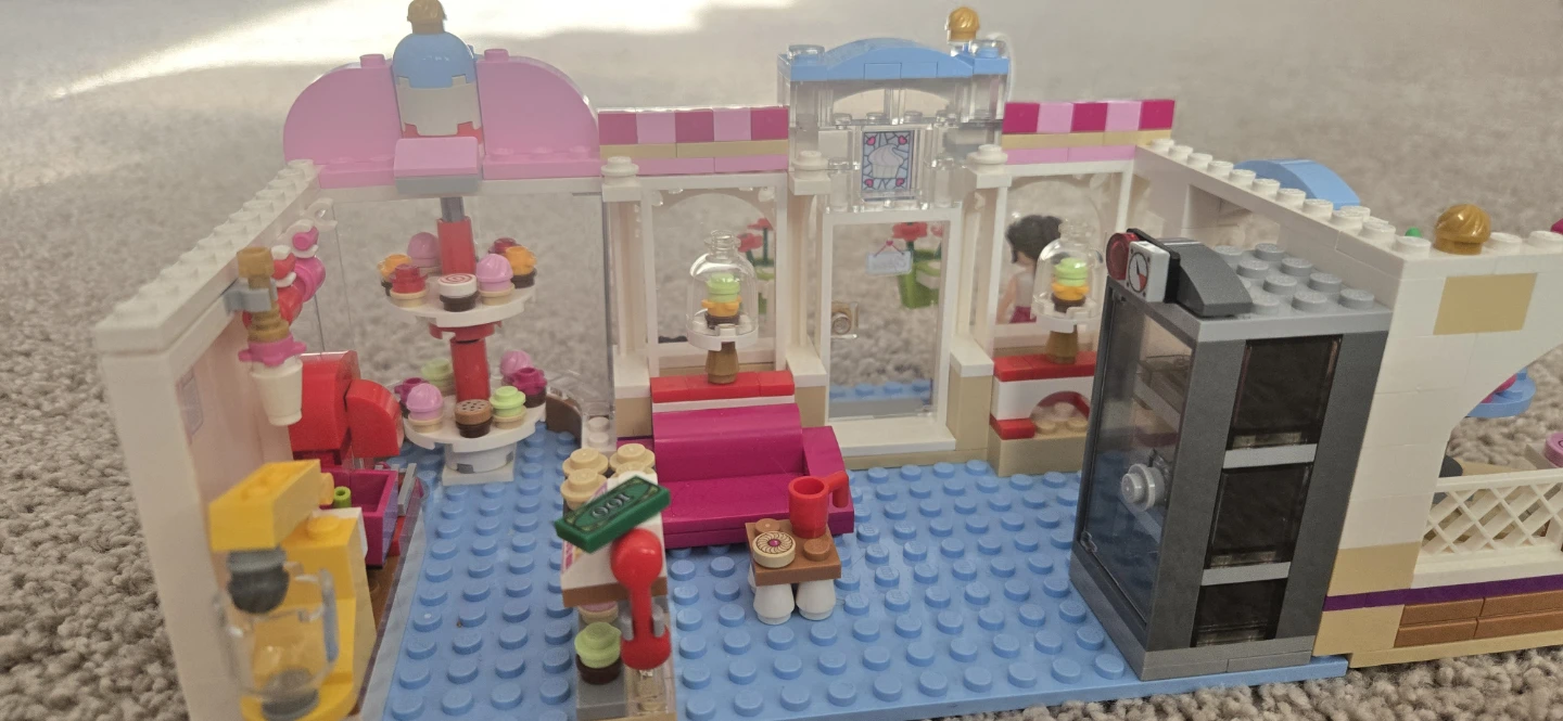 LEGO Friends Cupcake Cafe