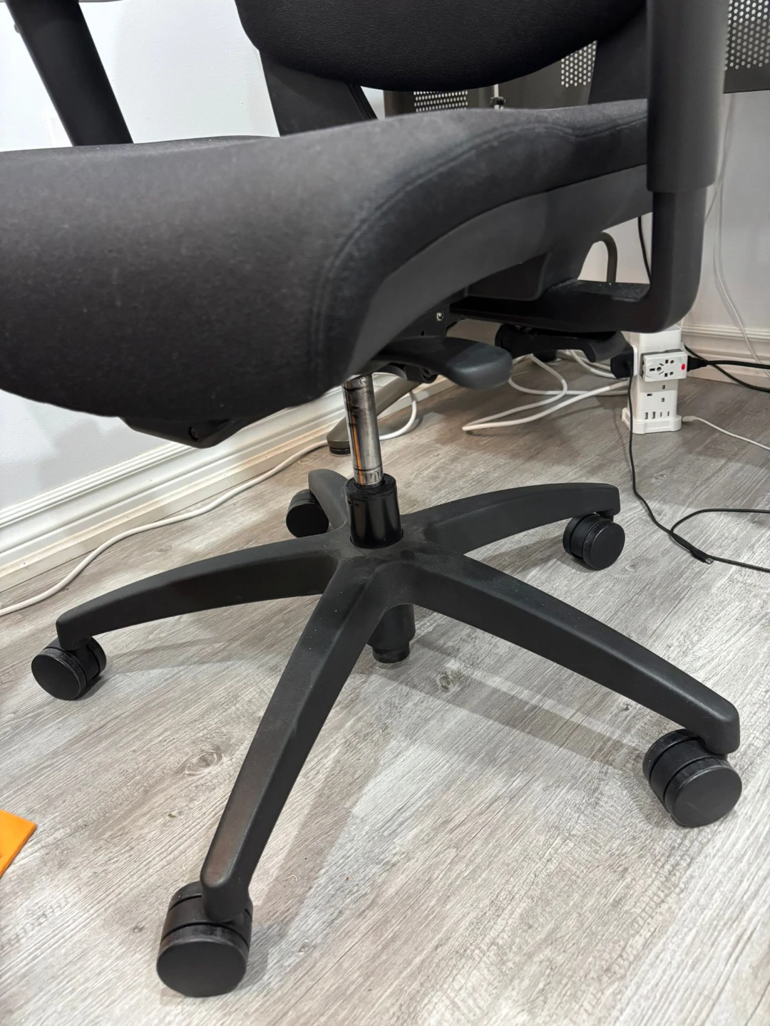Black Office Chair - photo 4