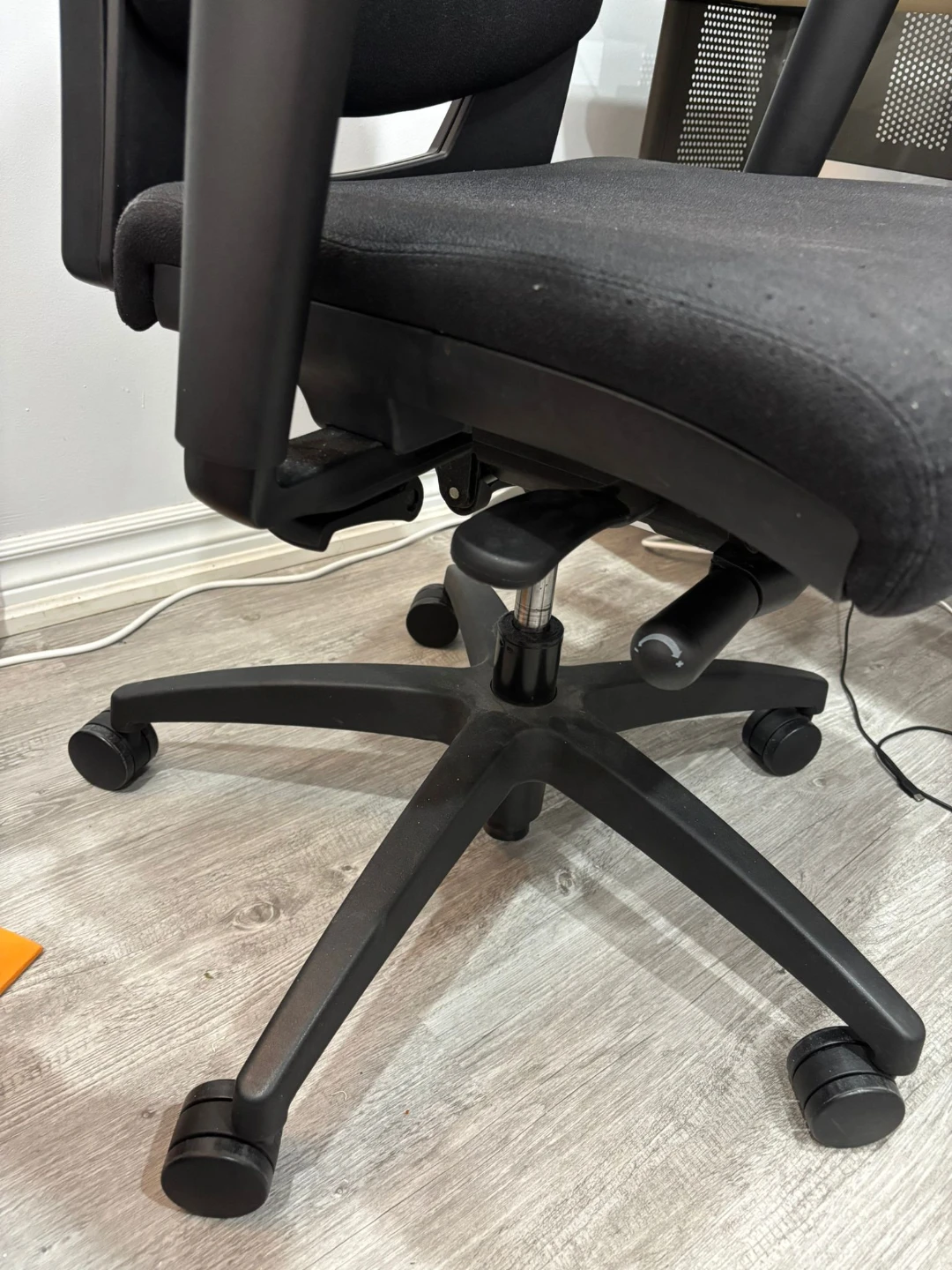 Black Office Chair - photo 5