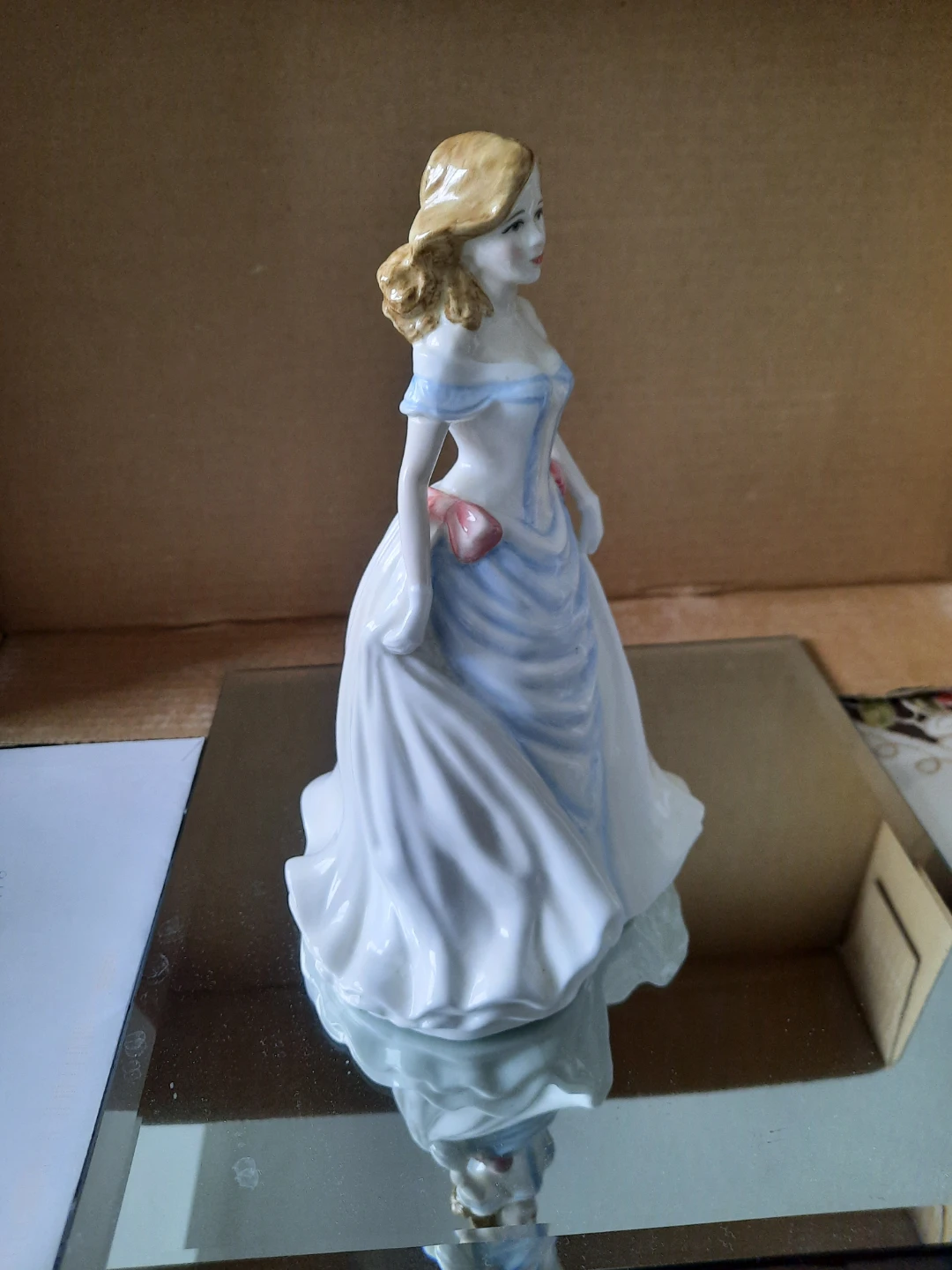Royal Doulton Kirsten HN 4101 Figurine - photo 3
