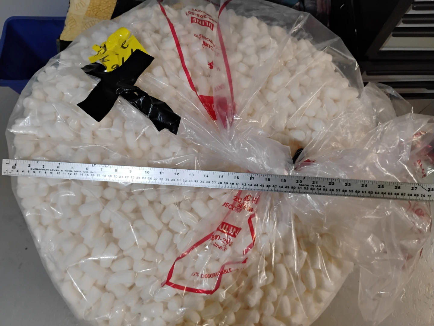 Uline Peanuts Starch Packing Material - photo 2