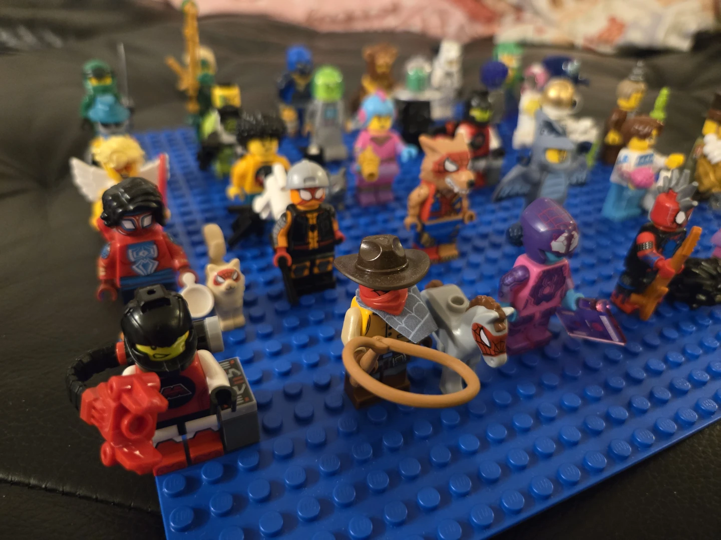 Assorted Lego Minifigures Set of 30 - photo 3