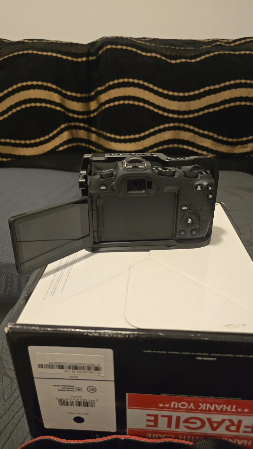 Canon EOS RP Camera with RF 50mm F1.8 STM Lens - photo 2