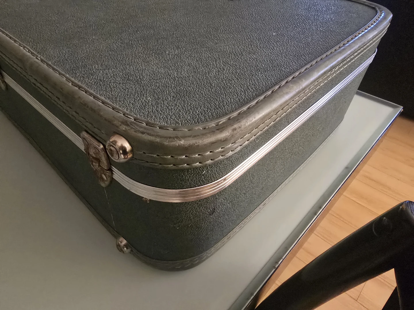 Vintage Olive Green Suitcase - photo 3