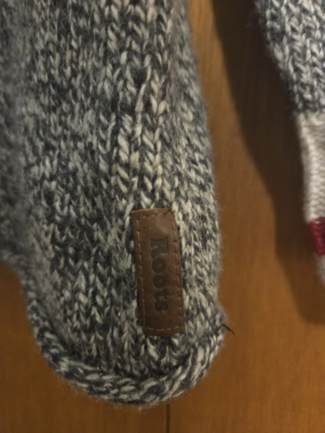 Woman's Roots Sweater Size Medium - photo 3
