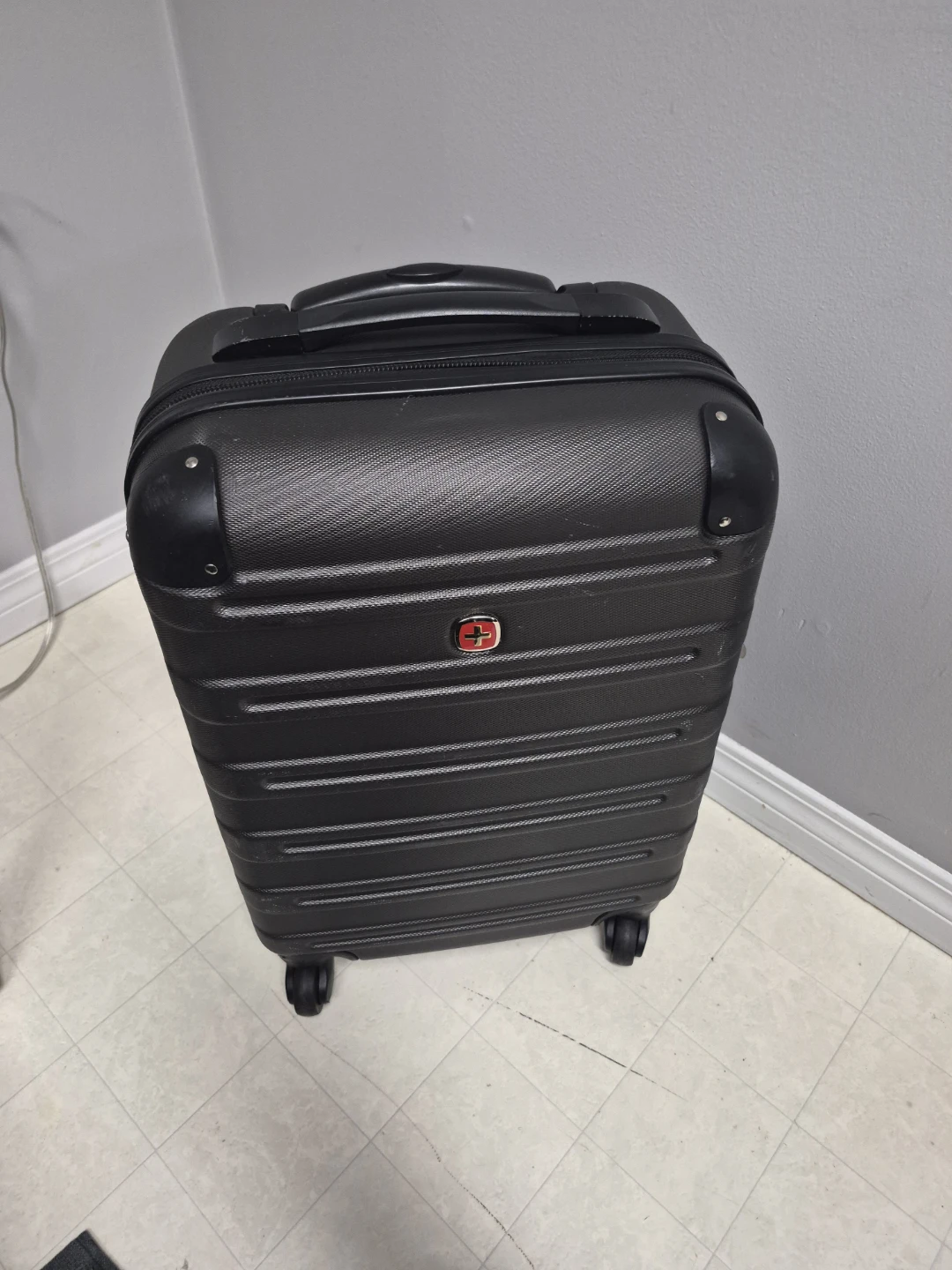 Swiss Gear Black Hardside Carry-On Luggage - photo 2