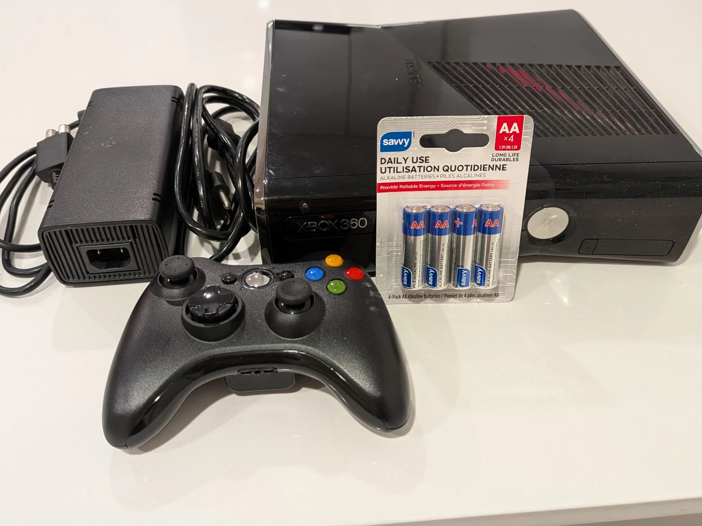 Xbox 360 with Wireless Controller, Power Supply, 4 AA batteries
