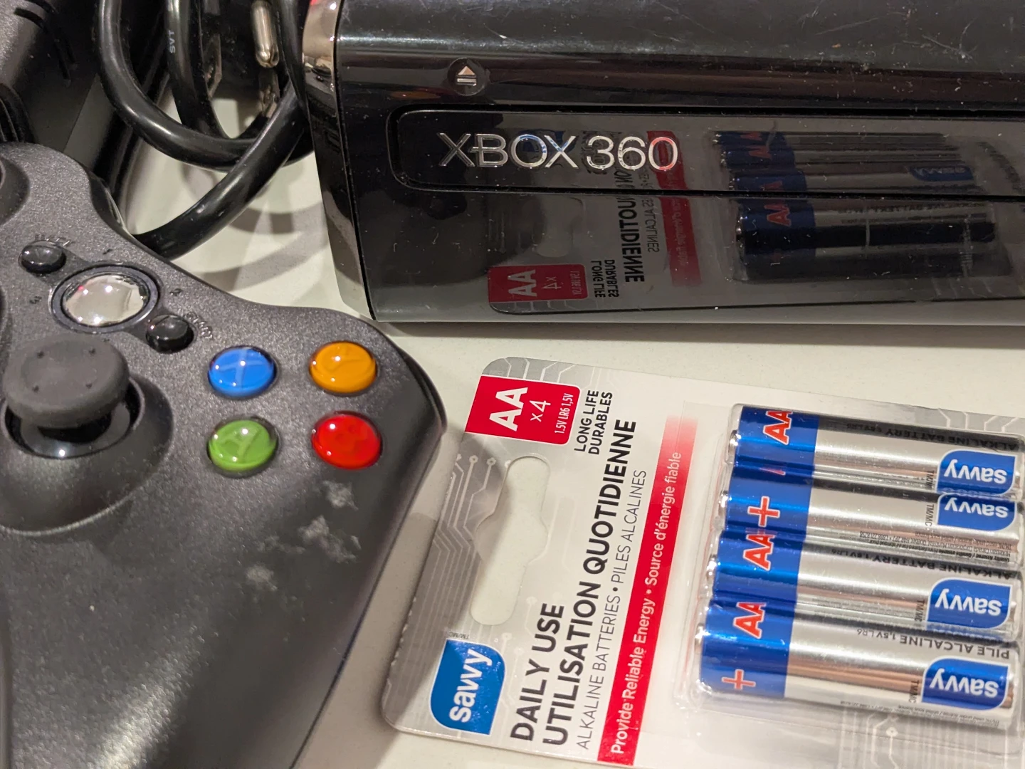 Xbox 360 with Wireless Controller, Power Supply, 4 AA batteries - photo 3