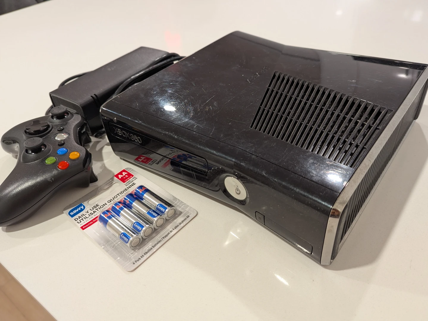 Xbox 360 with Wireless Controller, Power Supply, 4 AA batteries - photo 5