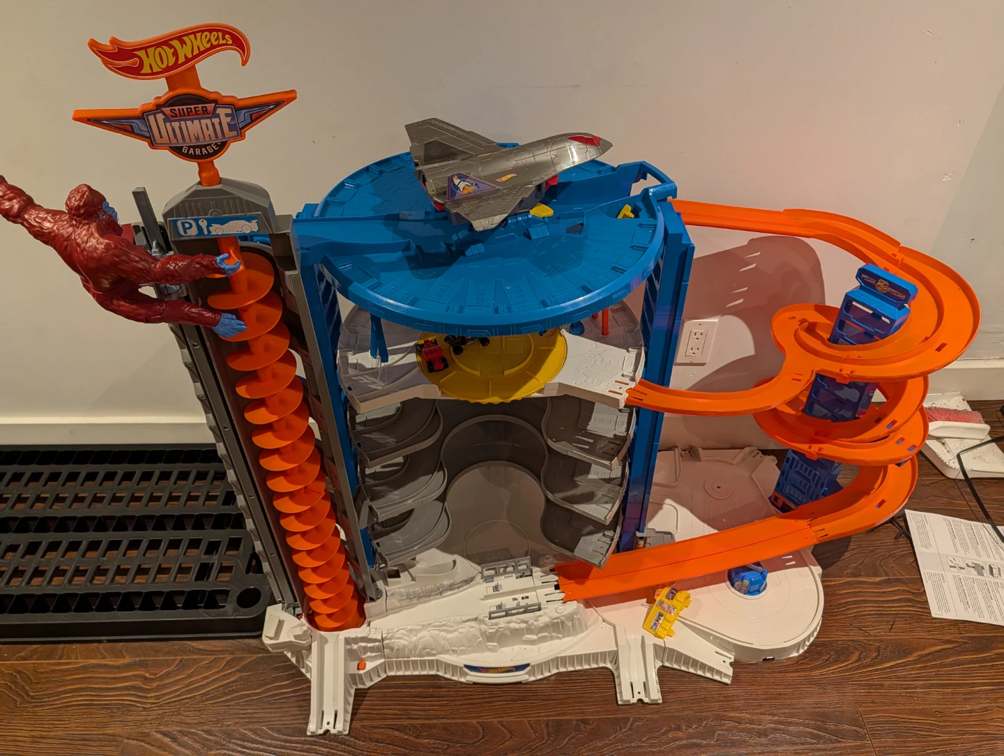 Hot Wheels Super Ultimate Garage Playset - photo 2
