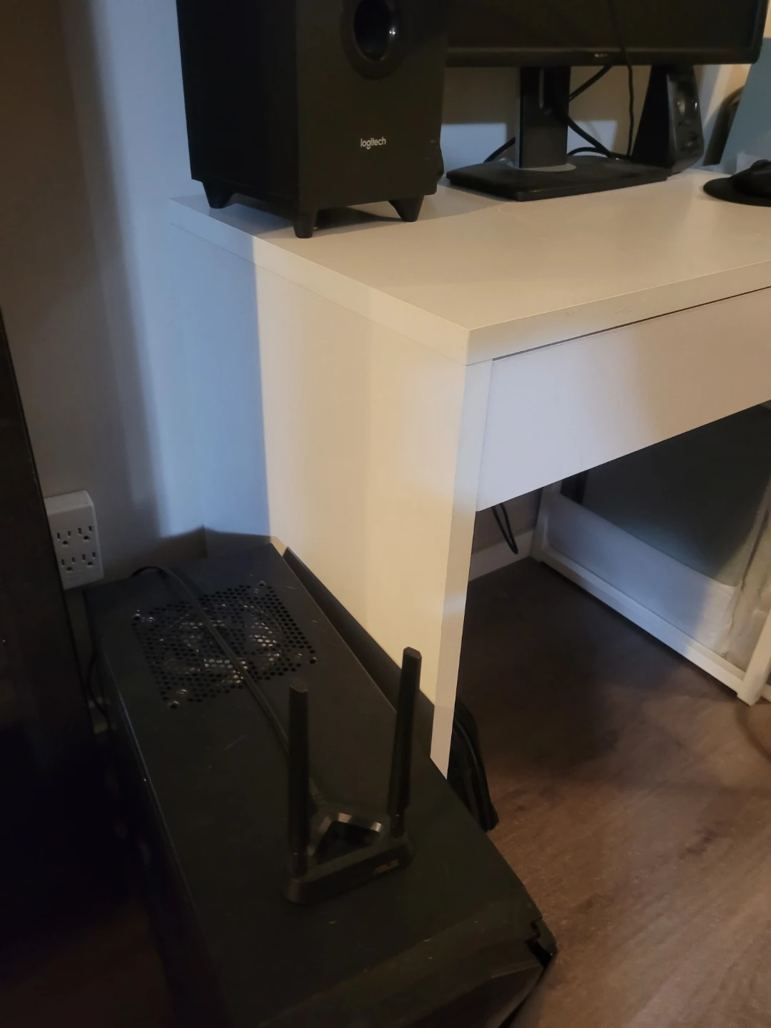 Small White Desk - photo 3