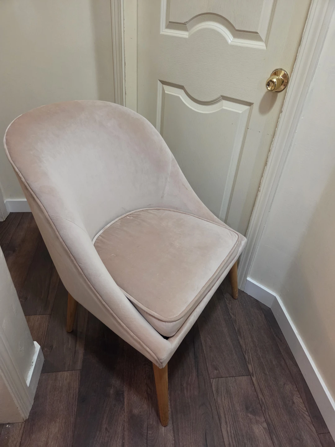 MCM Blush Velvet Accent Chair - photo 2