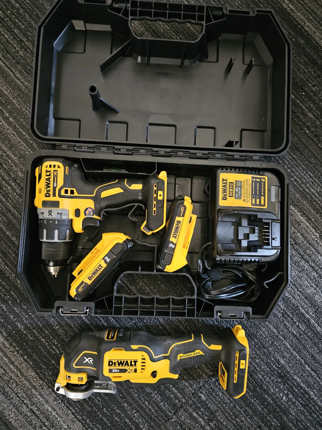 DeWalt 20V XR Oscillating Multi-Tool and drill - photo 2
