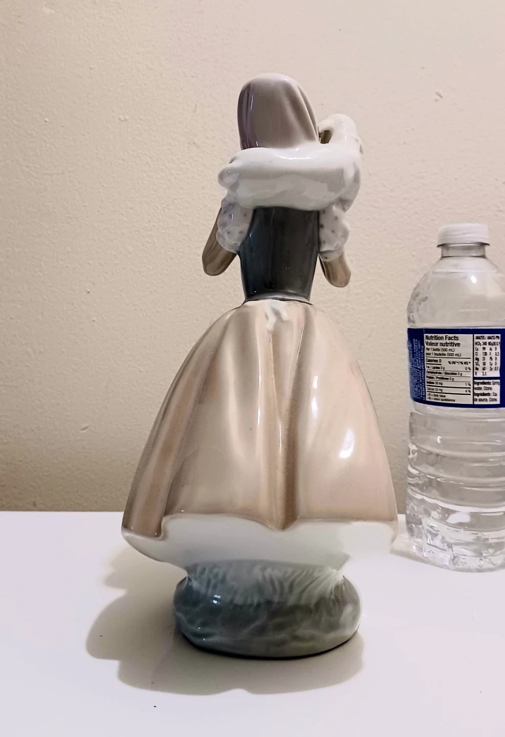 Lladro Nao Shepherdess with Lamb Figurine - photo 3