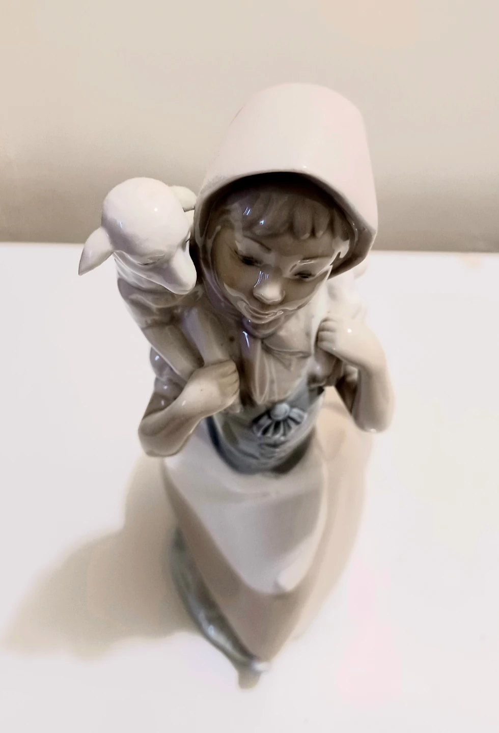 Lladro Nao Shepherdess with Lamb Figurine - photo 4