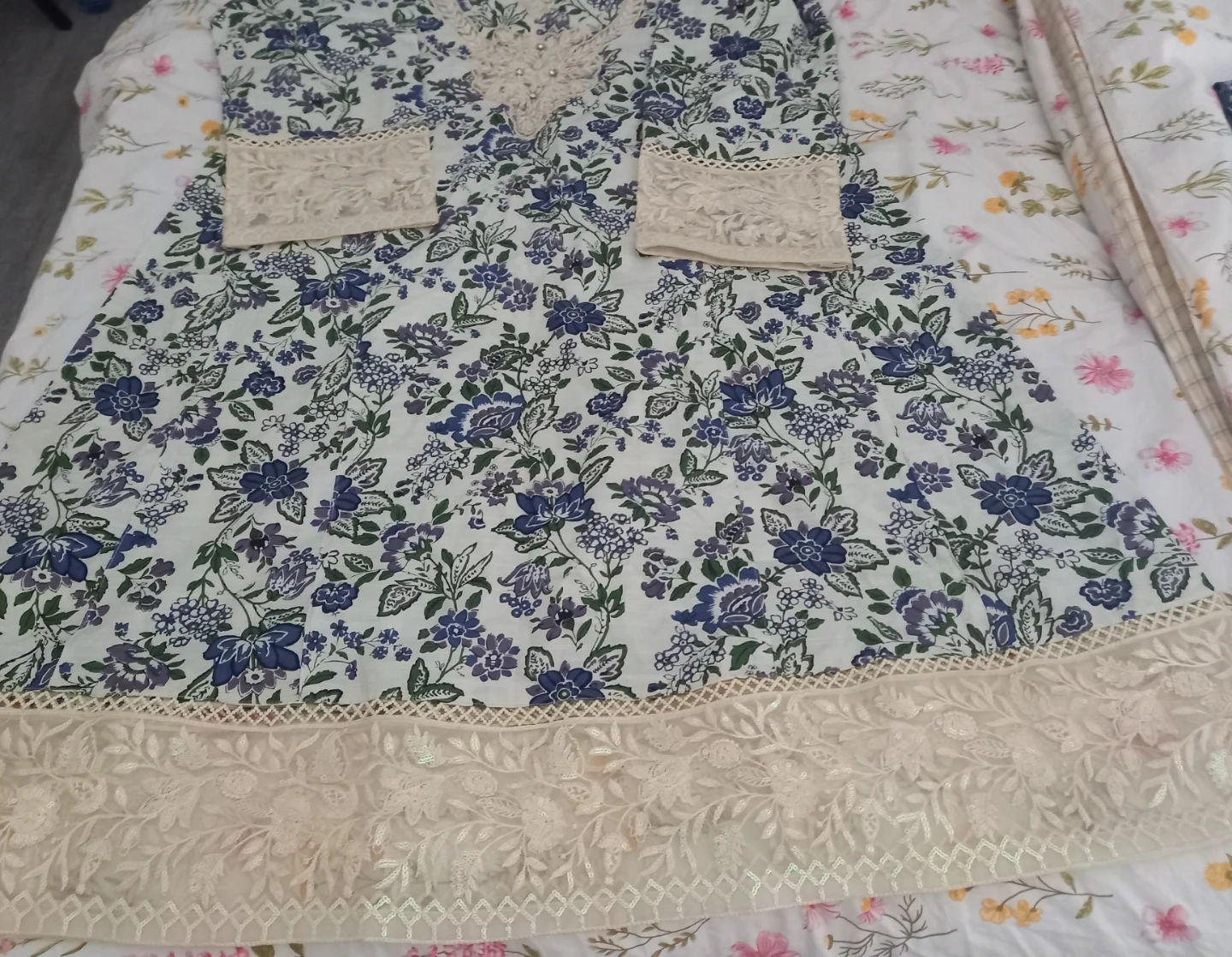 Floral Print Dress with Lace Details - photo 3