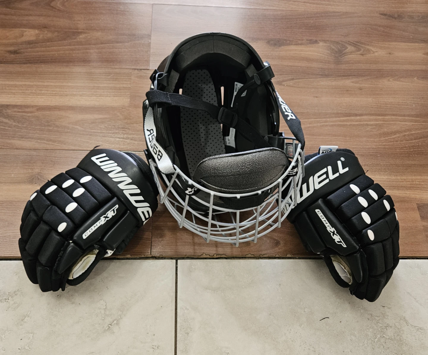Bauer Hockey Helmet with WinnWell Gloves Small - photo 3