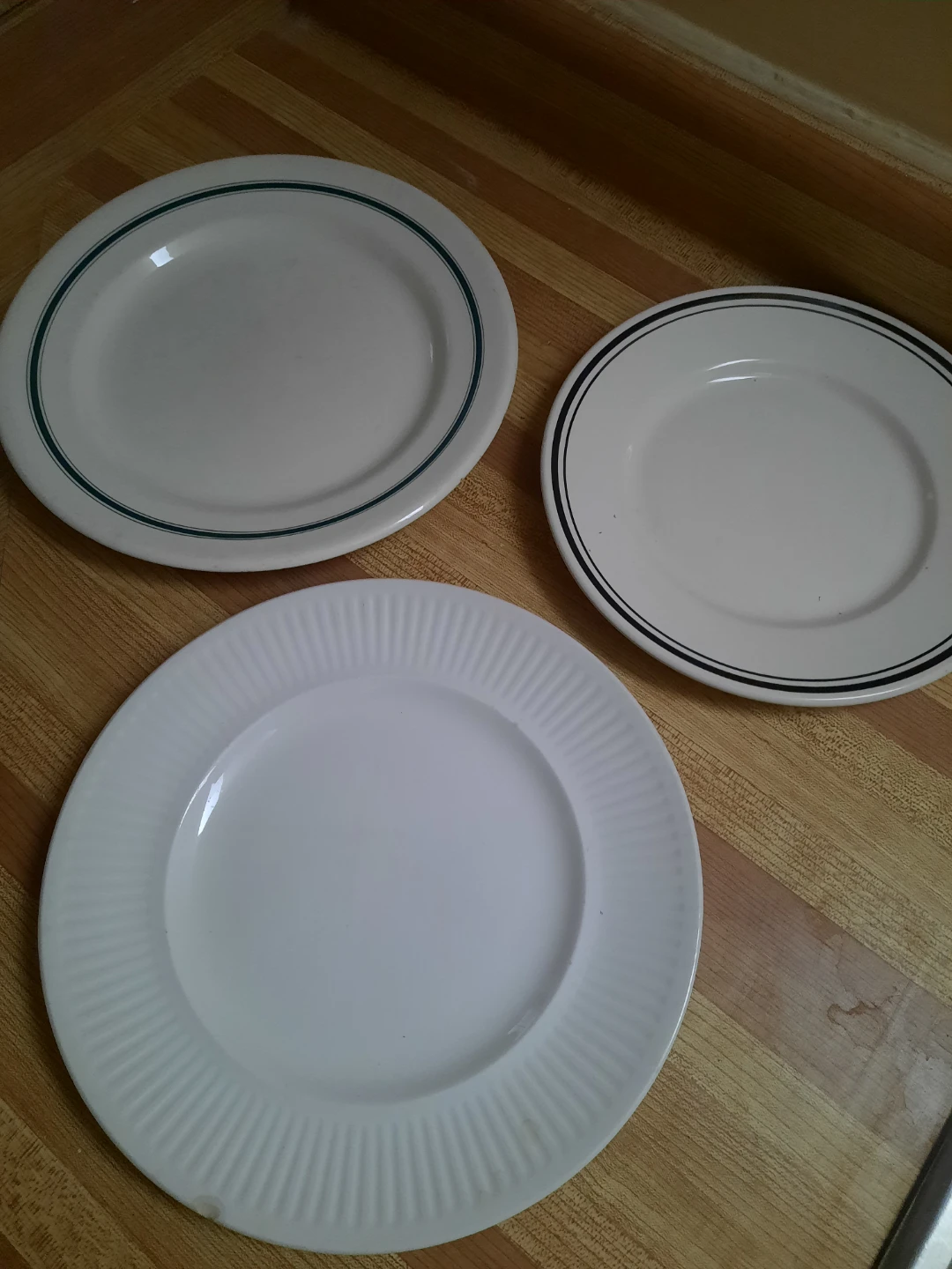 Set of 4 Mugs & 3 Plates - photo 3