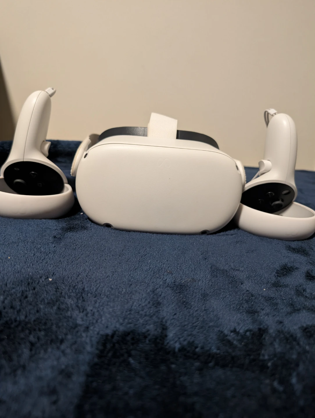 Meta Quest 2 Virtual Reality Headset and Controllers - photo 2