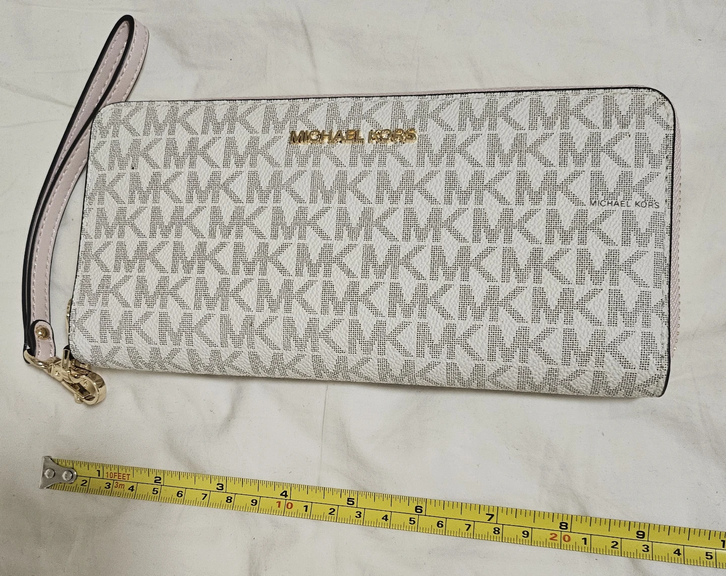 michael kors wristlet wallet