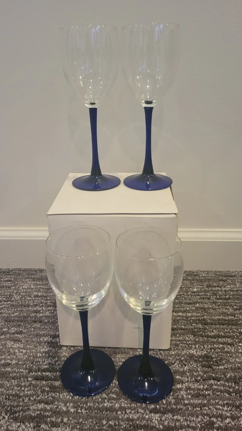 Set of 4 Blue Stem Wine Glasses