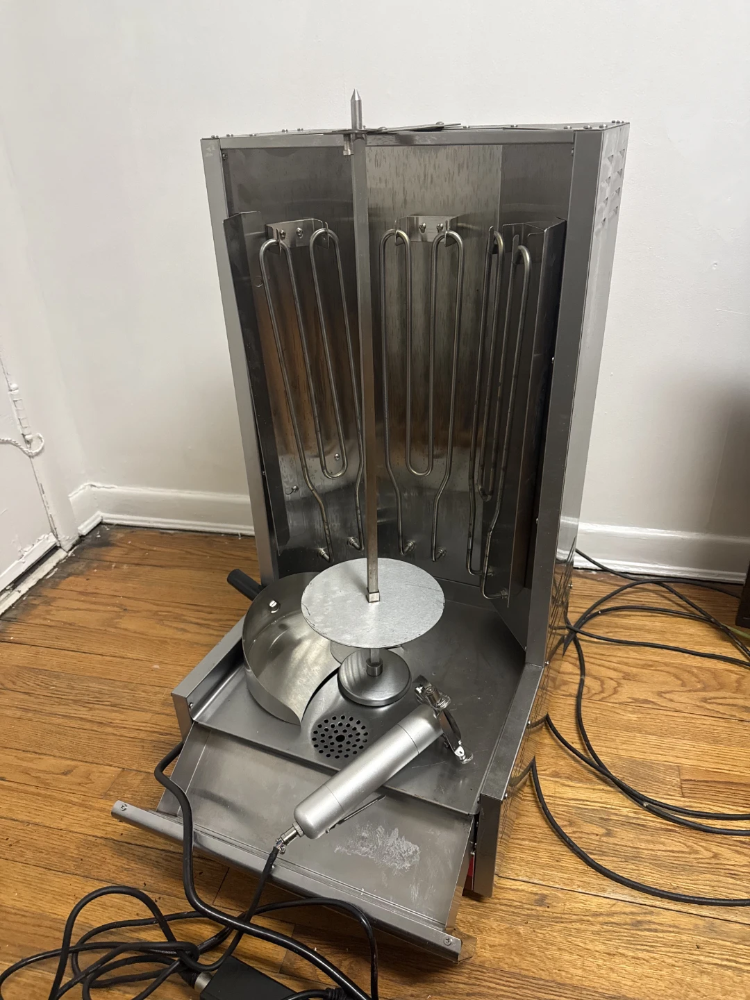 Avantco 177VBE102M Vertical Broiler
