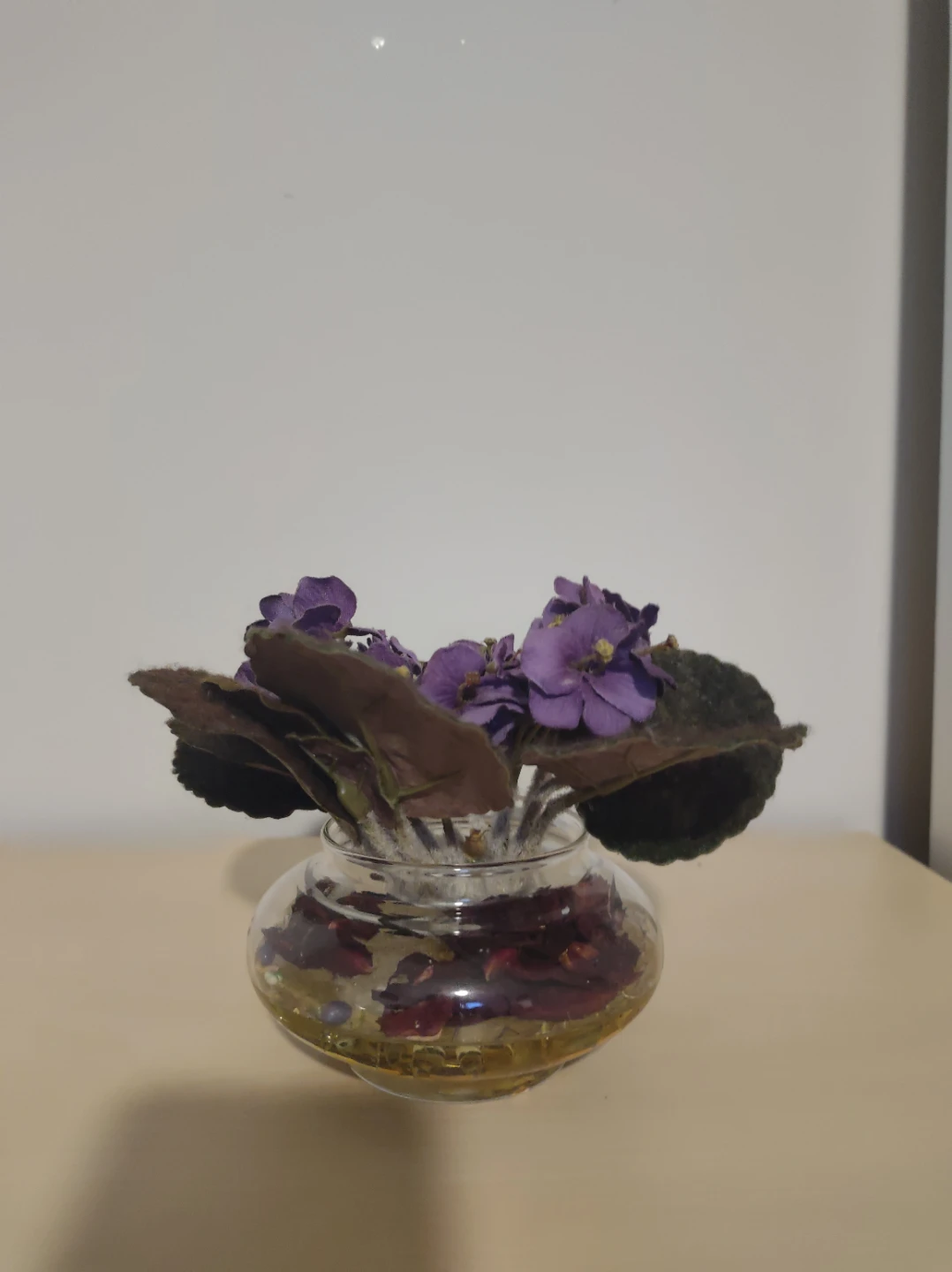 Small decorative flower with glass pot 🥕
