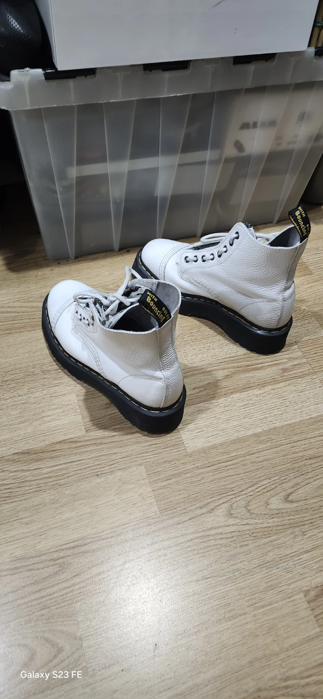 Dr. Martens White Leather Boots. please is firm - photo 3