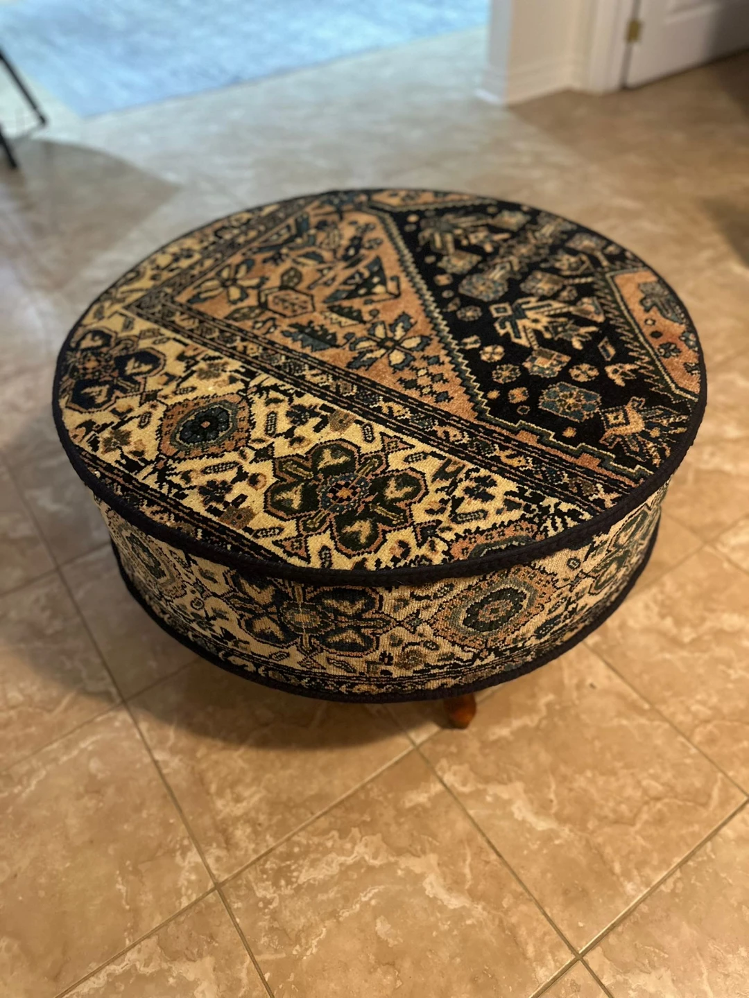 Bench/ Ottoman and Trunk Set with Persian-Style Rug Cover - photo 4