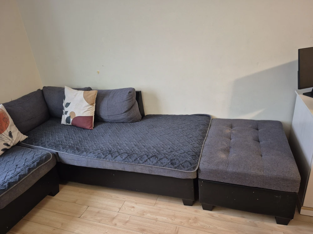 Large 6-Seater Sectional + Ottoman (Must Go!) - photo 5