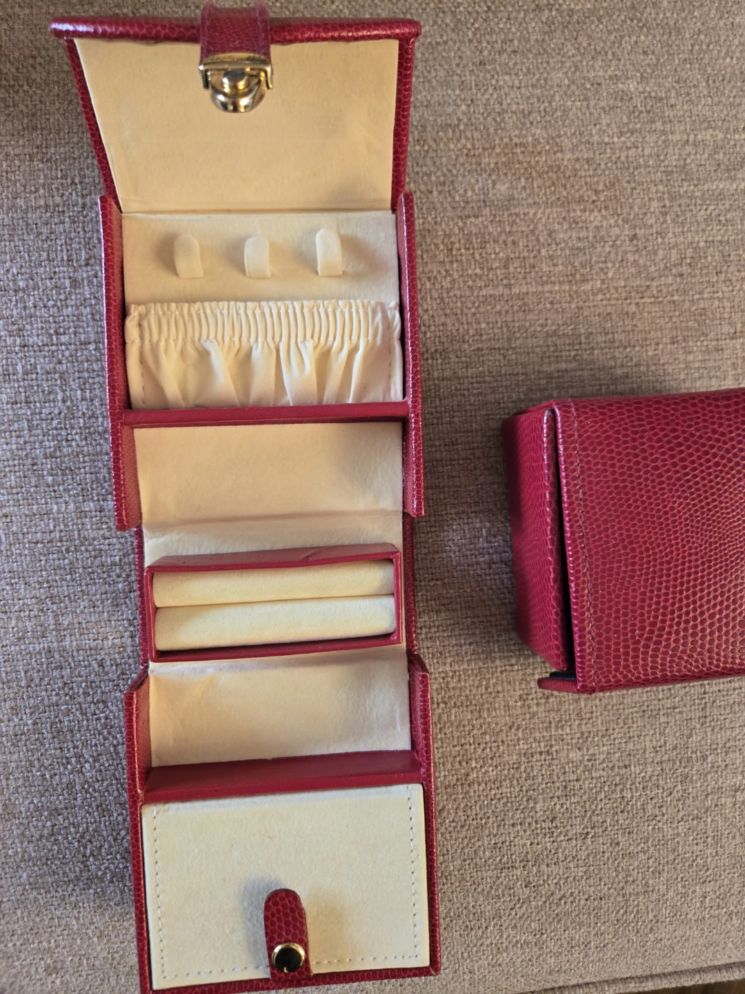 Red Travel Jewelry Case - photo 2