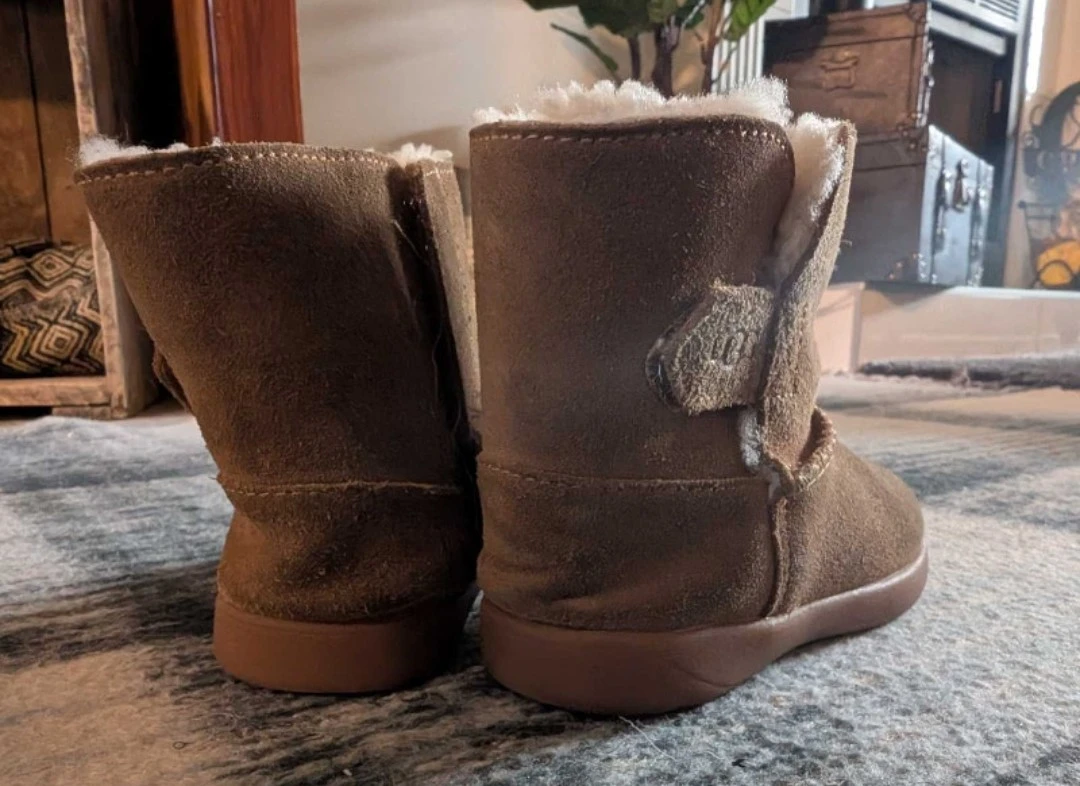 UGG Australia Brown Suede Sheepskin Lined Boots Toddler Size 7 - photo 2