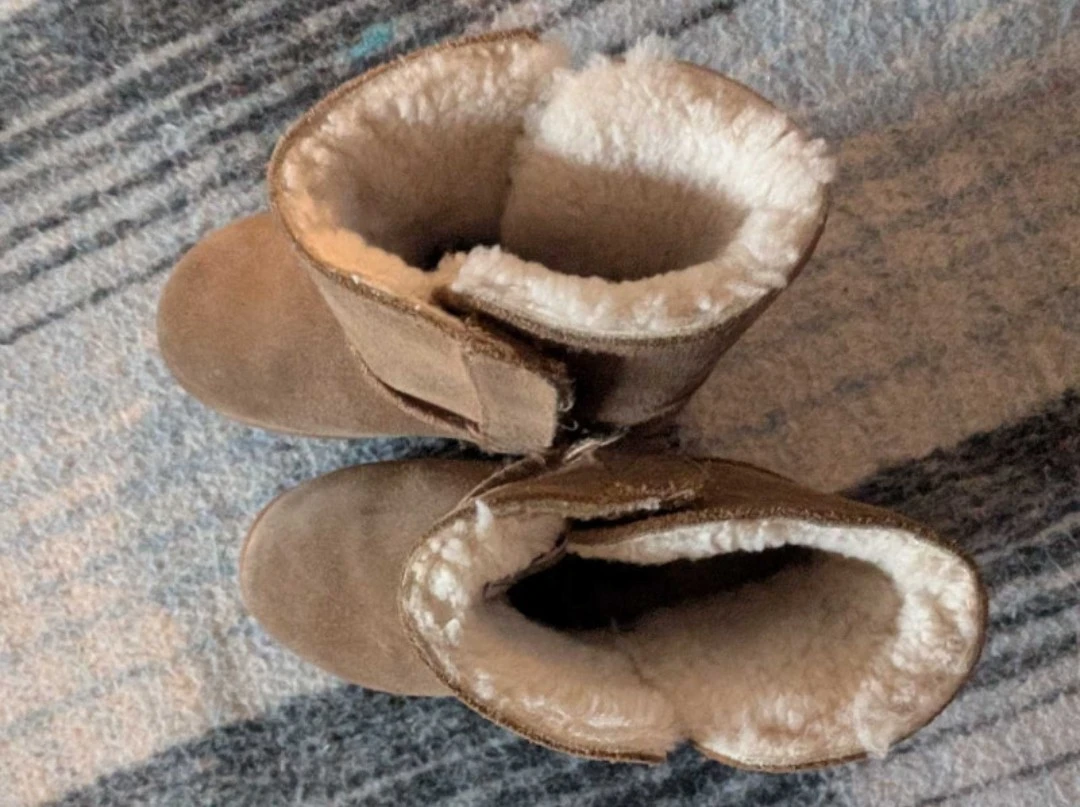 UGG Australia Brown Suede Sheepskin Lined Boots Toddler Size 7 - photo 4