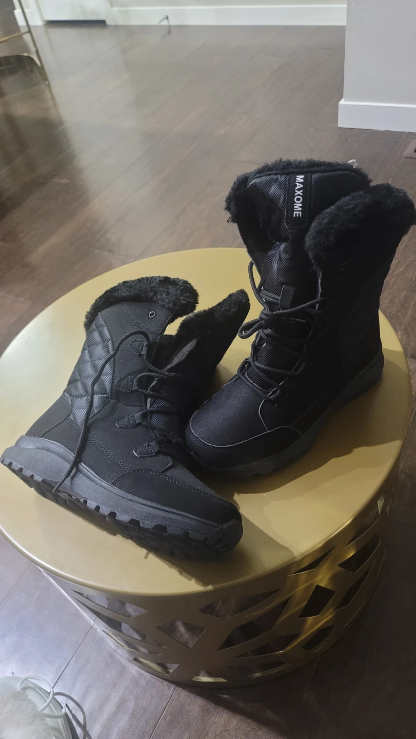 Winter boots for women size 8 (new never used)