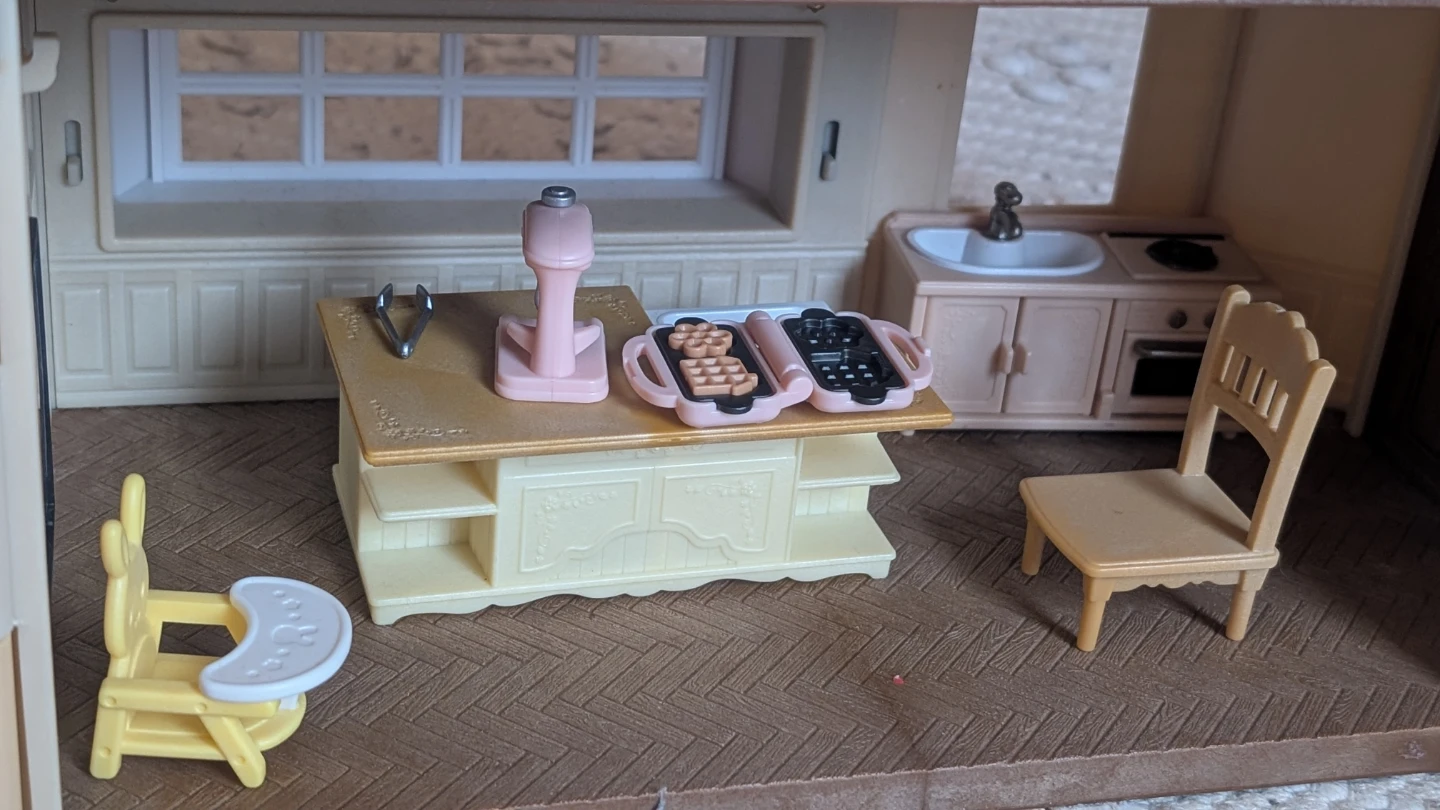 Calico Critters Cozy Cottage Starter Home - photo 4