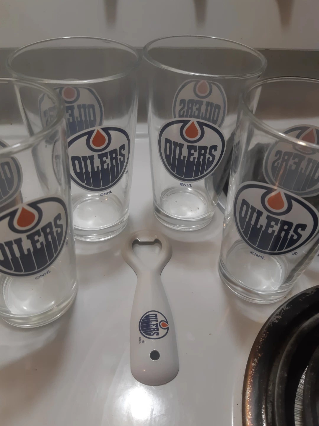 Edmonton Oilers Pint Glasses, Set of 4 with Bottle Opener