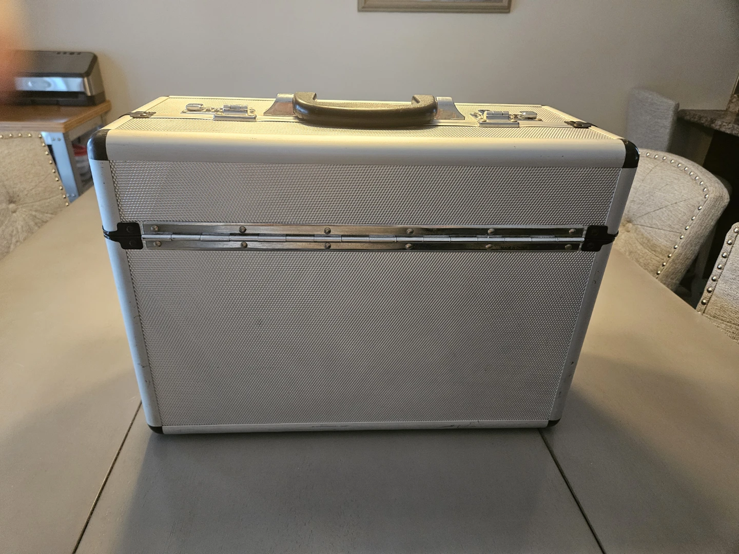 Sturdy Metal Briefcase🥕