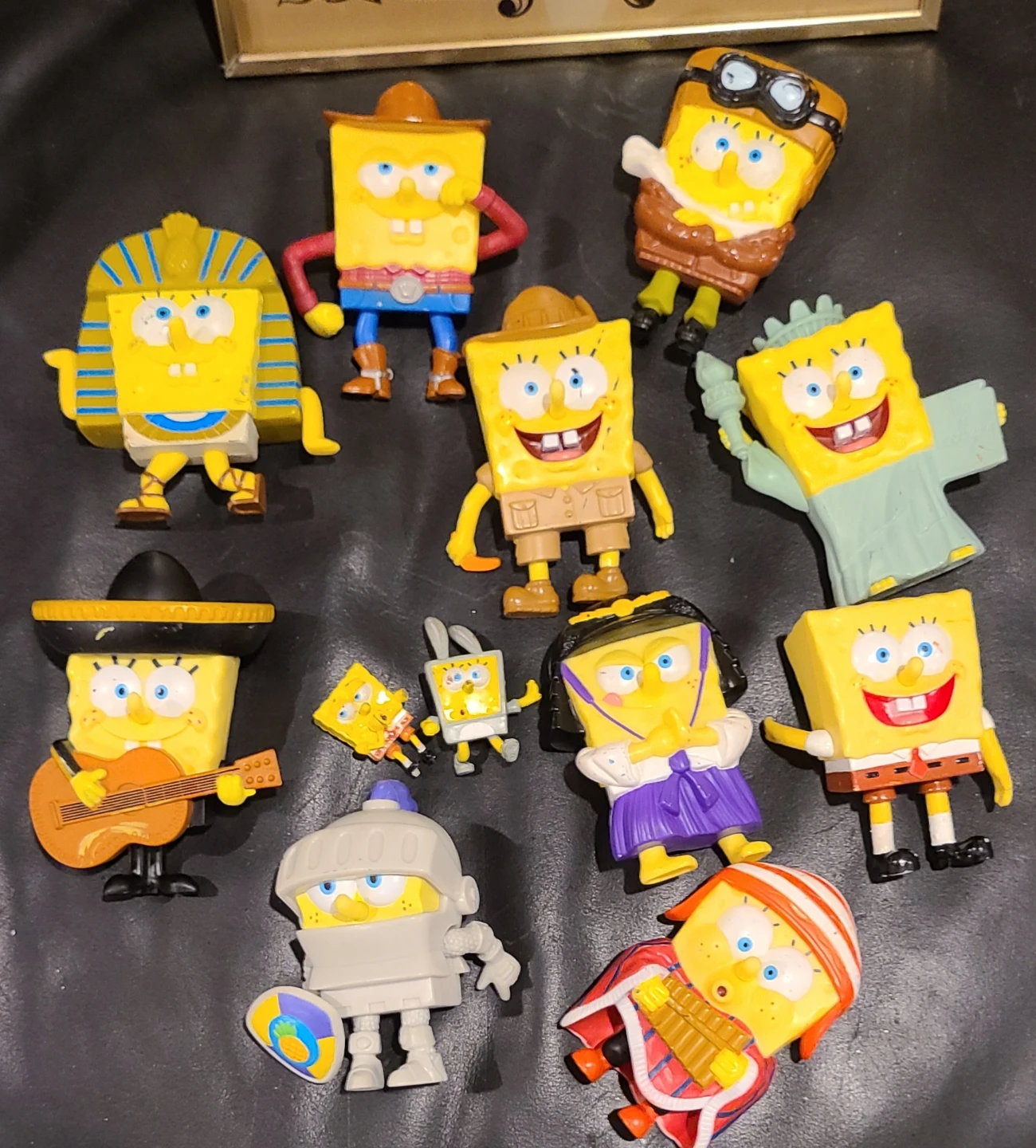 Burger king SpongeBob SquarePants Toy Figures Collection - photo 2
